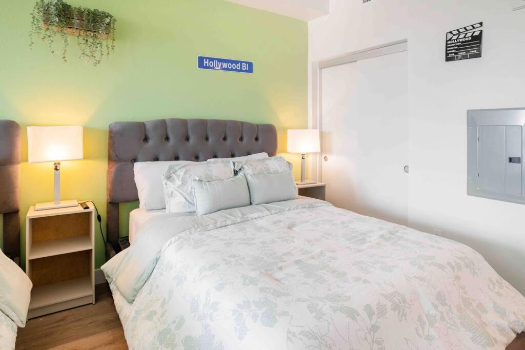 Deluxe W Balcony On Hollywood Walk Of Fame Appartement