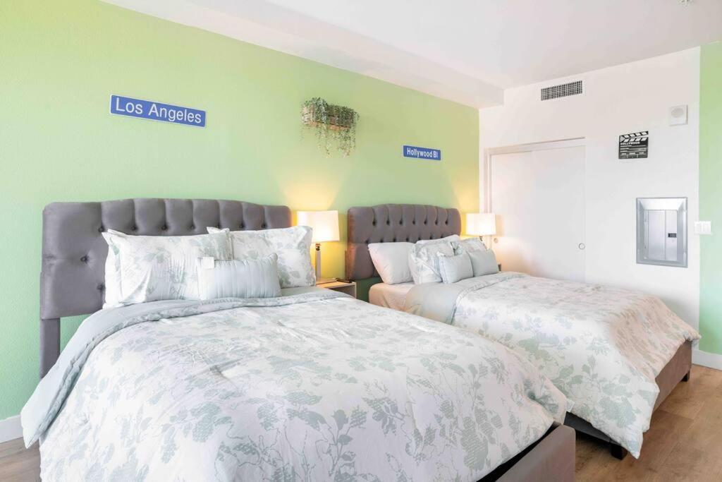 Deluxe W Balcony On Hollywood Walk Of Fame Appartement