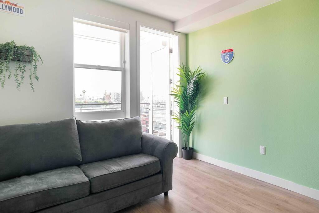 Deluxe W Balcony On Hollywood Walk Of Fame Appartement