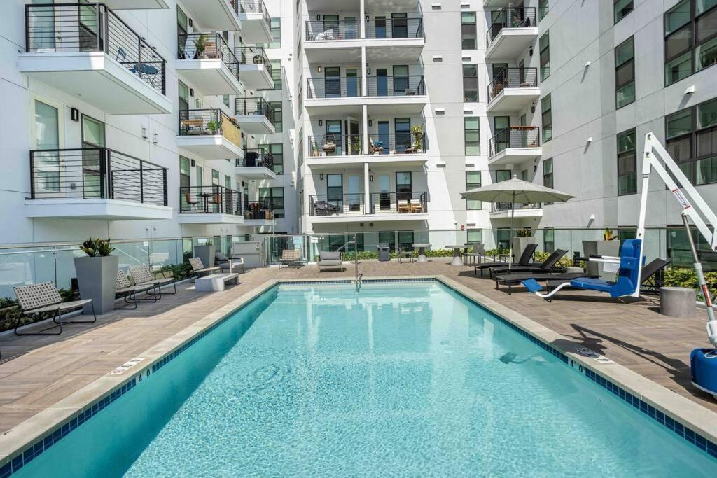 Deluxe W Balcony On Hollywood Walk Of Fame
